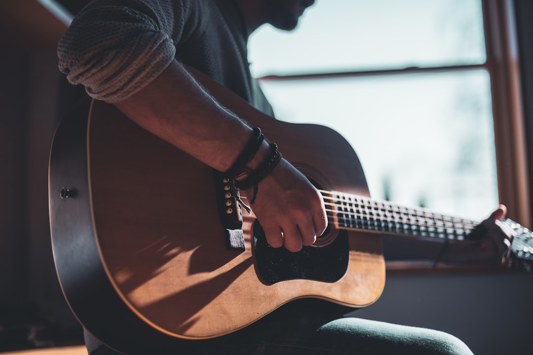 Ain’t No Sunshine Chords: Learn to Play This Classic Song